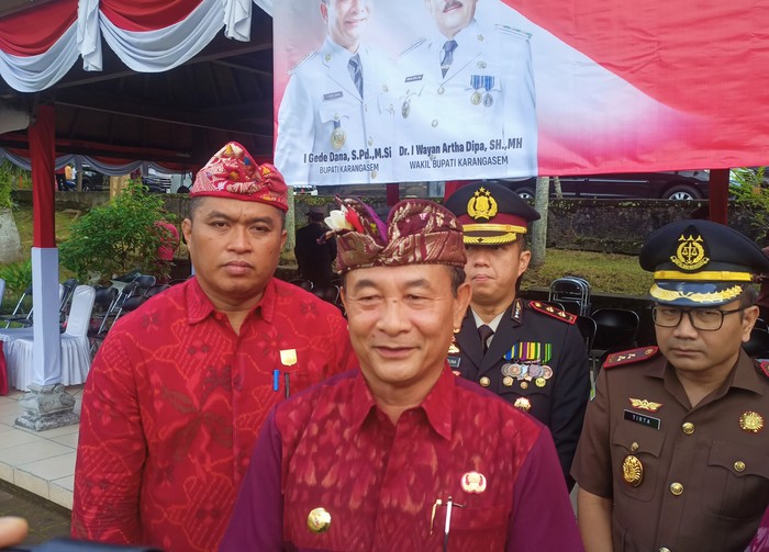 Bupati Karangasem I Gede Dana saat ditemui sesuai melaksanakan apel untuk memperingati hari lahir Pancasila di Lapangan Tanah Aron, Kamis (1/6/2023) (foto: I Wayan Selamat Juniasa)