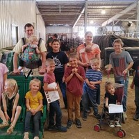 Awalnya Courtney dan Chris hanya berencana punya 10 anak. Namun akhirnya mereka memutuskan untuk menambah hingga 12. Foto: Instagram/@littlehouseinthehighdesert