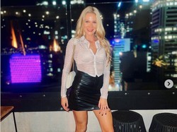 Potret Wanita yang Jadi Viral, Dulu Model Seksi Kini Kerja Kantoran