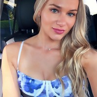 Banyak wanita beralih jadi konten kreator OnlyFans karena berbagai alasan. Selain uang yang didapatkan bisa jadi lebih banyak, pekerjaan tersebut juga tidak punya jam kerja tetap sehingga mudah mengatur waktunya. Meski begitu, Dasha Daley malah merasa tidak cocok menjalaninya. Foto: Instagram