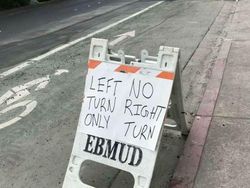 Kumpulan Desain Nyeleneh yang Bikin Bingung Bacanya