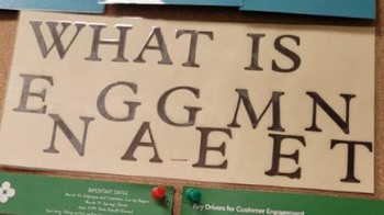 Bukannya engagement, begitu baca poster ini malah mikir soal eggmen. Foto: Reddit via Bored Panda