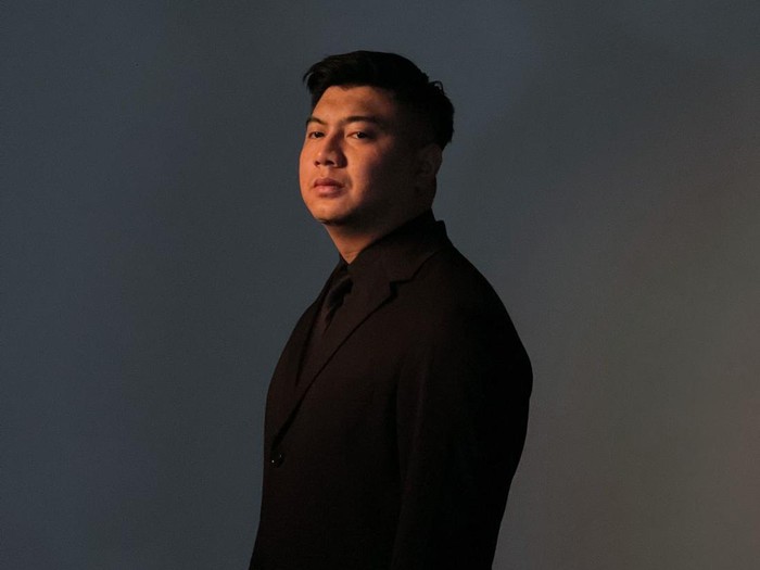 dj ris dalam media sosial miliknya.