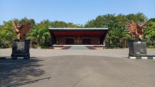 Gedung Kesenian Ir. Soekarno atau yang lebih dikenal sebagai Twin Tower yang rencananya digunakan untuk pedagang pasar senggol Negara, Rabu (31/5/2023). (I Putu Adi Budiastrawan/detikBali).
