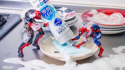 Ini Jadinya Kalau Superhero Seduh Mie Instan hingga Cuci Piring