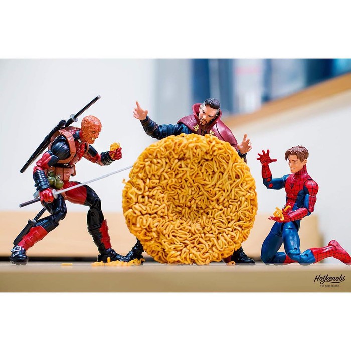 Ini Jadinya Kalau Superhero Seduh Mie Instan hingga Cuci Piring Ini Jadinya Kalau Superhero Seduh Mie Instan hingga Cuci Piring