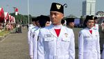 Anak Sandy Arifin Jadi Pasukan Pengibar Bendera di Upacara Hari Lahir Pancasila