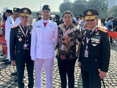 Anak Sandy Arifin Jadi Pasukan Pengibar Bendera di Upacara Hari Lahir Pancasila