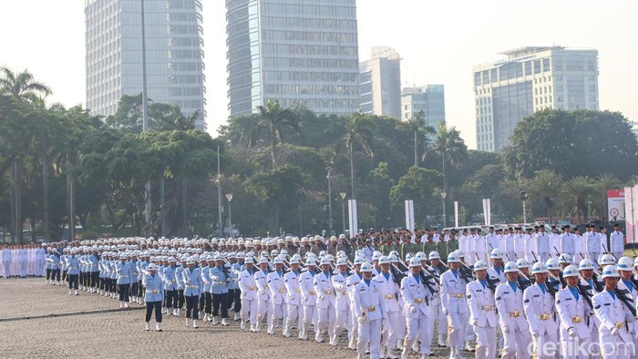 Jokowi Pimpin Upacara Hari Lahir Pancasila Upacara Hari Lahir Pancasila digelag har ini di Lapangan Selatan Monas, Jakarta Pusat. Upacara dipimpin langsung oleh Presiden RI Joko Widodo.