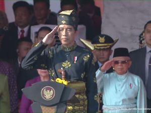 Gaya Jokowi Kenakan Pakaian Kesultanan Deli di Upacara Harlah Pancasila