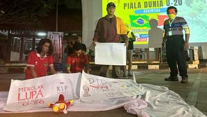 Kala Ratusan Suporter Nobar Menolak Lupa Piala Dunia U-20