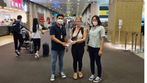 Kantor Imigrasi Kelas I TPI Denpasar mendeportasi warga negara asing (WNA) asal Jerman bernama Darja Tuschinski yang sempat viral lantaran bugil saat pentas tari Bali di Ubud.