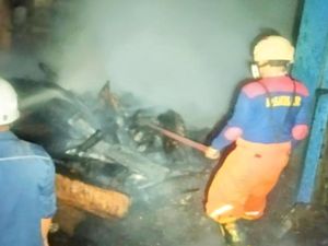 Pabrik Triplek di Bondowoso Dilalap Si Jago Merah, Kerugian Ditaksir Rp 20 M