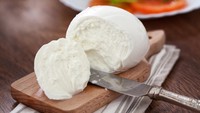Produk olahan susu, termasuk susu segar, keju, dan yogurt, juga tidak ideal dipanaskan di microwave. Sebab teksturnya akan terpisah dan kasar. Foto: Site News