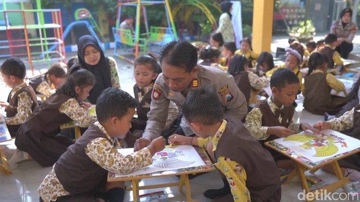 Kenalkan Nasionalisme ke Murid TK dengan Mewarnai Garuda Pancasila
