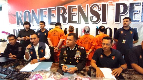 Konferensi pers Subdit V Tindak Pidana Siber Ditreskrimsus Polda Bali mengenai pengungkapan kasus judi online, Kamis (1/6/2023). (I Wayan Sui Suadnyana/detikBali)