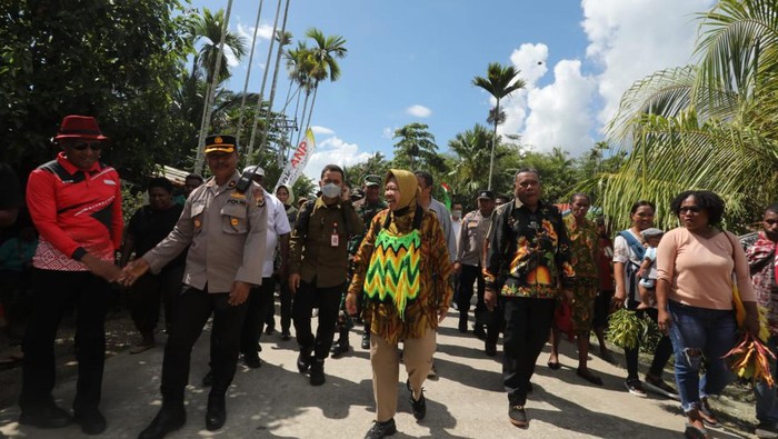 Mensos Risma Blusukan ke Papua