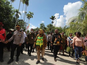 Mensos Risma Blusukan ke Papua