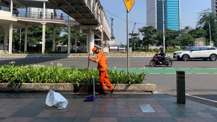 Pasukan oranye tetap bekerja saat long weekend (Mulia/detikcom)