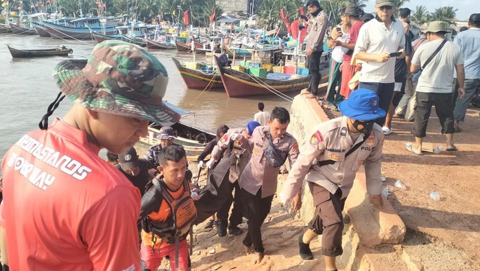 Penemuan mayat di perairan Bangka Selatan.