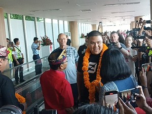 482 Penumpang Pesawat Super Jumbo Airbus 380 Disambut Gubernur Bali