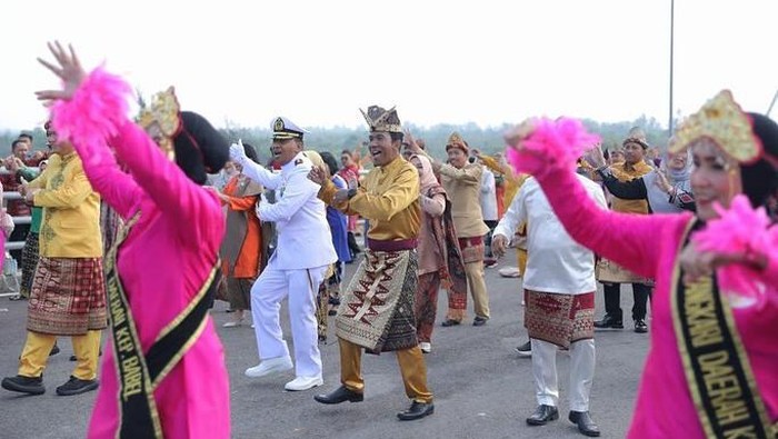 Peringatan Hari Lahir Pancasila Peringatan Hari Lahir Pancasila di Jembatan Emas, Kota Pangkalpinang, Provinsi Bangka Belitung, Kamis (1/6/2023).