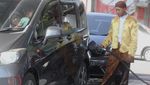 Peringati Hari Lahir Pancasila, Petugas SPBU Pakai Baju Adat Nusantara