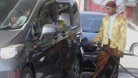 Hal ini dilakukan dalam memperingati hari lahir Pancasila sekaligus mensosialisasikan penggunaan aplikasi My Pertamina untuk pembelian BBM. ANTARA FOTO/ARI BOWO SUCIPTO