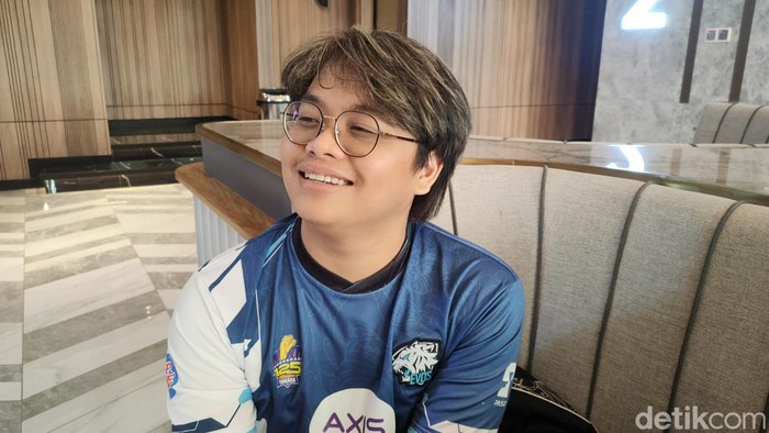 Ini kisah perjuangan Rizki Awandi Iskandar alias Saykots, dalam meniti karir di dunia esports sebagai seorang pro player Mobile Legends. Hasilnya pun memuaskan. DIrinya kini bergabung sebagai pemain inti di Evos Legends.