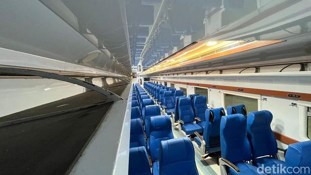 PT KAI memodifikasi gerbong kereta ekonomi nonsubsidi, kursinya tidak lagi tegak. Saat ini, baru empat gerbong yang dimodifikasi.