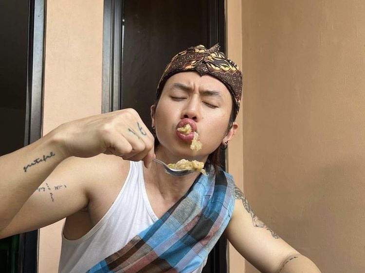 Potret Rafael Tan Jadi Duta Seblak dan Punya Bisnis Ayam Geprek