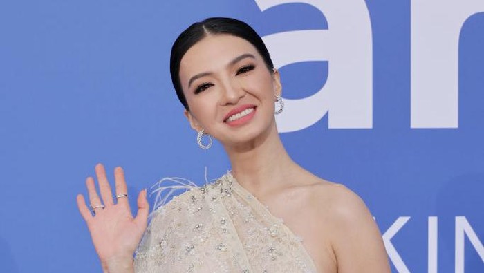 CAP DANTIBES, FRANCE - MAY 25:  Raline Shah attends the amfAR Cannes Gala 2023 at Hotel du Cap-Eden-Roc on May 25, 2023 in Cap dAntibes, France. (Photo by Neilson Barnard/amfAR/Getty Images for amfAR)