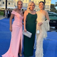 Wanita 38 tahun ini juga berpose bersama bintang film ‘Pitch Perfect’ Rebel Wilson. Foto: Instagram/@ralineshah