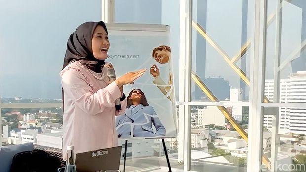 Redaktur detikJabar, Tya Eka Yulianti dalam acara workshop 