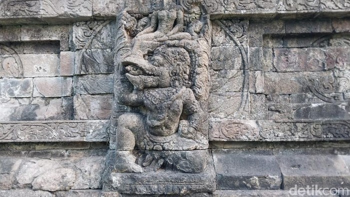 Relief Garudeya di Candi Kidal Malang.