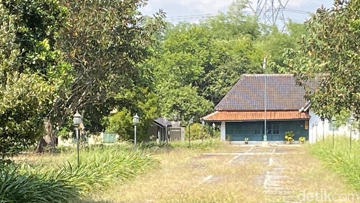 Di Hari Lahir Pancasila ini, detikJatim mampir ke rumah peningggalan Dr. Kanjeng Raden Tumenggung (K.R.T.) Radjiman Wedyodiningrat. Ia merupakan salah satu di balik lahirnya Pancasila.