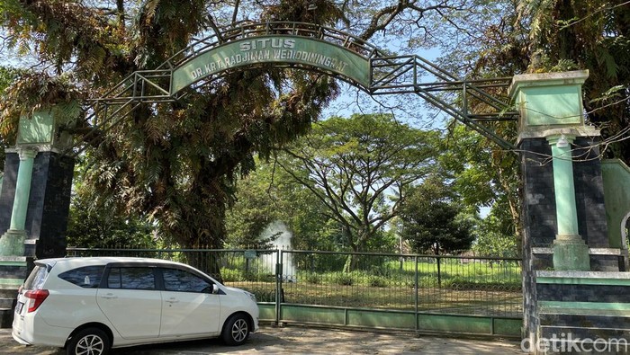 Di Hari Lahir Pancasila ini, detikJatim mampir ke rumah peningggalan Dr. Kanjeng Raden Tumenggung (K.R.T.) Radjiman Wedyodiningrat. Ia merupakan salah satu di balik lahirnya Pancasila.