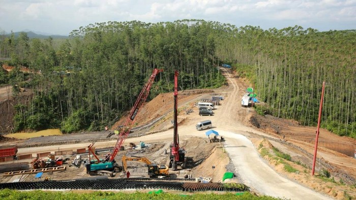 Menteri PUPR Basuki Hadimuljono mengajak 95 orang investor Singapura site visit ke IKN Nusantara pada Rabu (31/5) kemarin. Basuki menunjukkan progres terkini ke para investor.