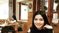 Tak lupa anak pertama mereka, Jan Ethes ikut serta dalam acara makan tersebut. Keluarga ini selalu tampil hangat bersama anaknya yang menggemaskan. Foto: Instagram