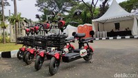 Panitia menyiapkan sepeda di kawasan Sirkuit Formula E untuk berpindah dari satu titik ke titik lain. Foto: Septian Farhan Nurhuda/detik.com