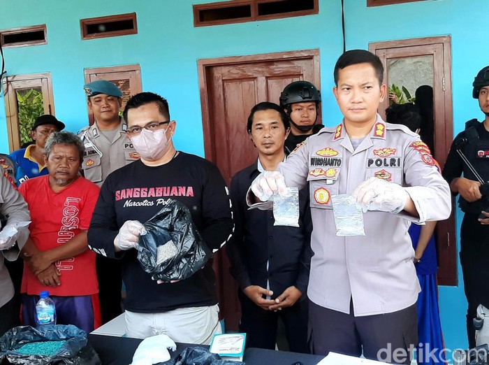 Terendus Polisi RW, Kontrakan Produsen Narkoba di Karawang Digerebek Polisi