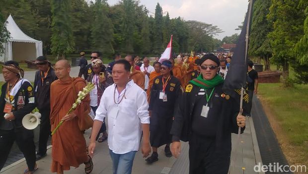 Para biksu thudong telah sampai di Candi Borobudur melakukan peribadatan, Kamis (1/6/2023).