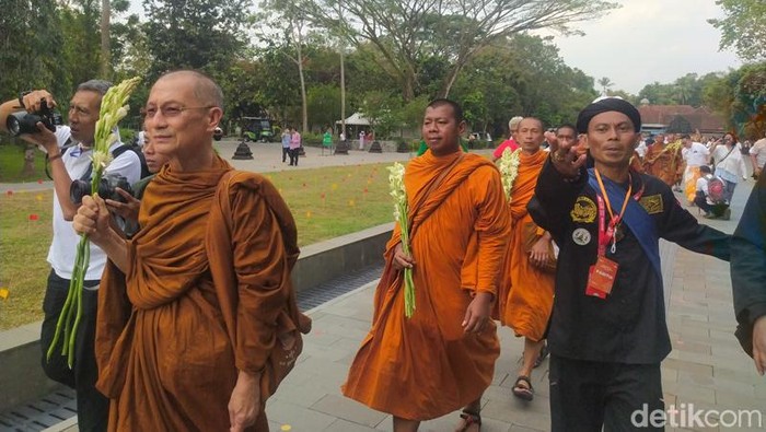 Para biksu thudong telah sampai di Candi Borobudur melakukan peribadatan, Kamis (1/6/2023).