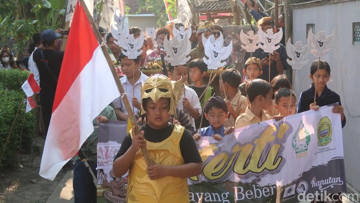 Suasana merti wayang beber di Pedukuhan Kanutan, Kalurahan Sumbermulyo, Kapanewon Bambanglipuro, Kabupaten Bantul, Kamis (1/6/2023).