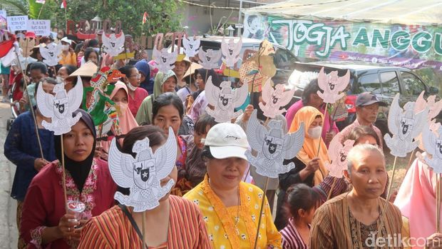 Suasana merti wayang beber di Pedukuhan Kanutan, Kalurahan Sumbermulyo, Kapanewon Bambanglipuro, Kabupaten Bantul, Kamis (1/6/2023).