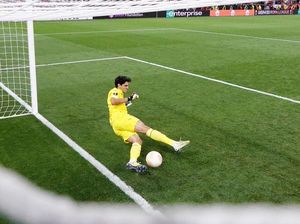 Yassine Bounou Pahlawan Penalti Sevilla di Final Liga Europa