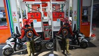 PT Pertamina (Persero) kembali menurunkan harga BBM nonsubsidi seperti pertamax dari harga Rp 13.300 menjadi Rp 12.500, pertamax turbo dari harga Rp 15.000 menjadi Rp 13.600 dan dexlite dari harga Rp 13.700 mejadi Rp 12.650. 