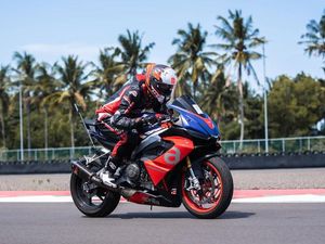 7 Momen Darius Geber Motor Supersport di Atas Sirkuit Mandalika