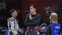 Pengalaman seru & menyenangkan, apalagi bisa gas bareng teman2 komunitas pecinta motosports!! Goks lah event ini!! tulis Darius dalam Instagramnya yang dilihat, Jumat (2/6/2023). Foto: dok. Instagram Darius Sinathrya