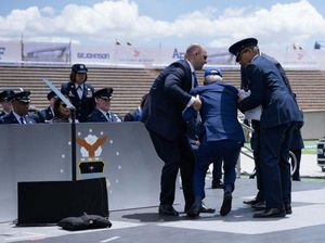 4 Kali Biden Tersandung: Di Tahura Bali hingga Panggung Akademi AU